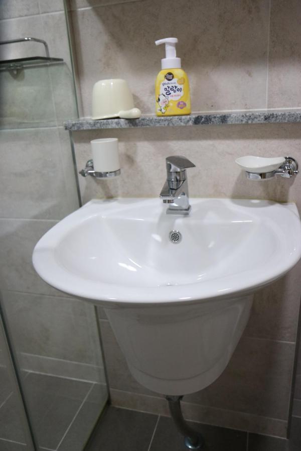 Hongdae Residence-2 1Min From Hongik Uni Station Exit #1 Seoul Exterior foto
